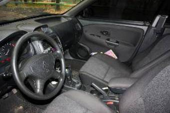 2003 Mitsubishi Carisma Pictures