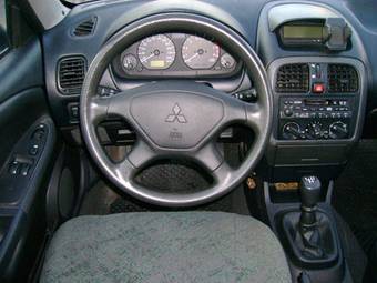 2003 Mitsubishi Carisma Photos