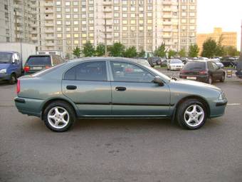 2003 Mitsubishi Carisma Pictures