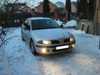 2003 Mitsubishi Carisma Photos