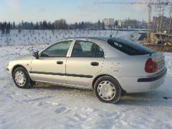 2003 Mitsubishi Carisma Pictures