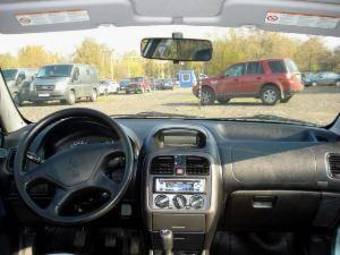 2003 Mitsubishi Carisma Images