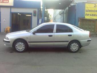2003 Mitsubishi Carisma Pictures