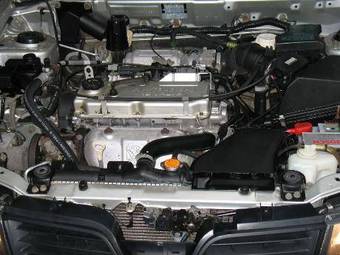 2003 Mitsubishi Carisma Pictures