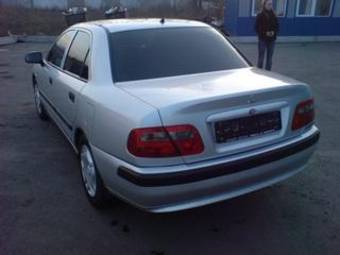 2003 Mitsubishi Carisma Pictures