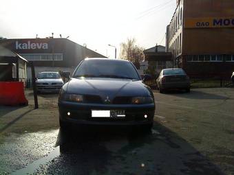2003 Mitsubishi Carisma Pictures