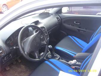 2003 Mitsubishi Carisma Pics