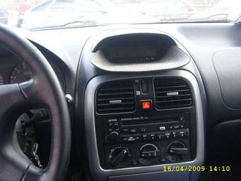 2003 Mitsubishi Carisma Pictures