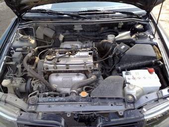 2003 Mitsubishi Carisma Pictures
