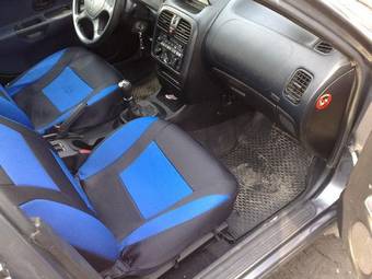 2003 Mitsubishi Carisma Pictures
