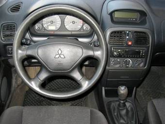 2003 Mitsubishi Carisma Photos