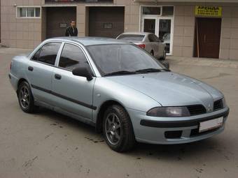 2003 Mitsubishi Carisma Pictures