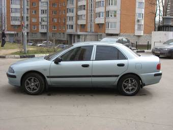 2003 Mitsubishi Carisma Photos