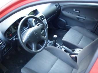 2003 Mitsubishi Carisma Pictures