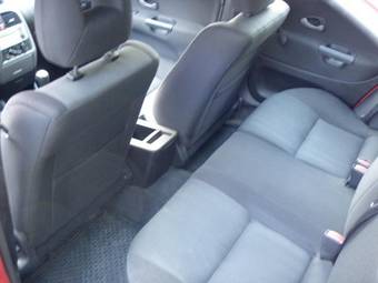 2003 Mitsubishi Carisma Pictures