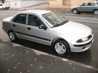 2003 Mitsubishi Carisma Photos