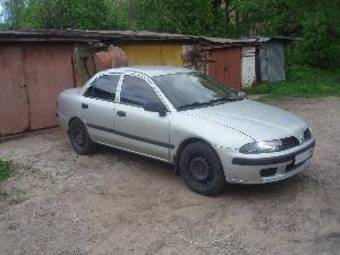 2003 Mitsubishi Carisma Pictures