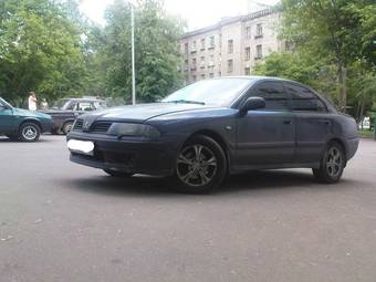 2003 Mitsubishi Carisma Pictures