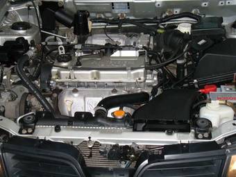 2003 Mitsubishi Carisma Pictures
