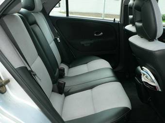 2003 Mitsubishi Carisma Pics