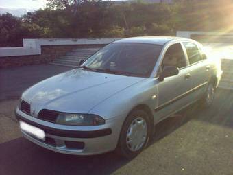 2003 Mitsubishi Carisma Photos