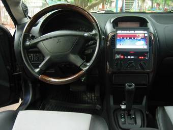 2003 Mitsubishi Carisma Pictures