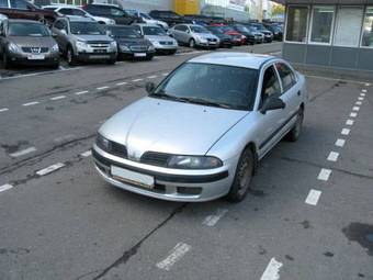 2003 Mitsubishi Carisma Pictures