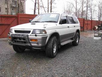 1996 Mitsubishi Challenger Photos