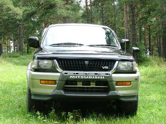 1997 Mitsubishi Challenger Photos