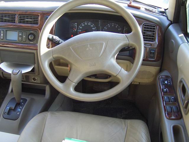 2001 Mitsubishi Challenger Pictures