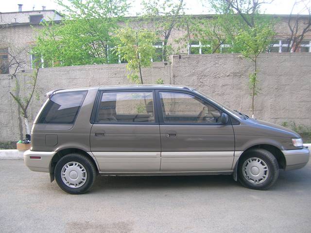 1992 Mitsubishi Chariot