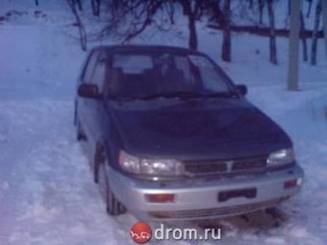 1992 Mitsubishi Chariot