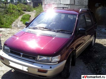 1992 Mitsubishi Chariot Photos