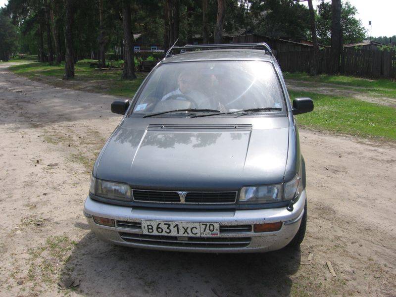 1992 Mitsubishi Chariot