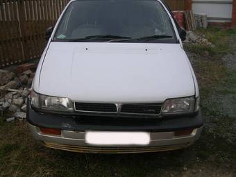 1992 Mitsubishi Chariot Photos