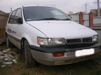 1992 Mitsubishi Chariot Photos