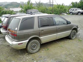 1992 Mitsubishi Chariot Pictures