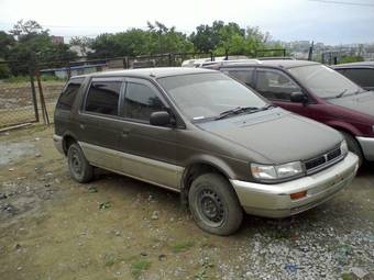 1992 Mitsubishi Chariot Pics
