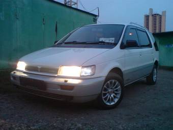 1993 Mitsubishi Chariot Pictures
