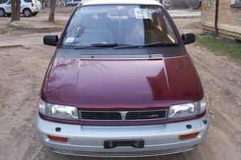 1993 Mitsubishi Chariot Pictures