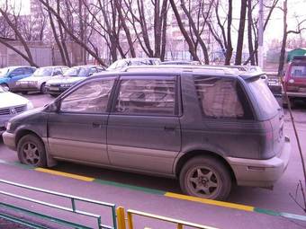 1993 Mitsubishi Chariot Photos