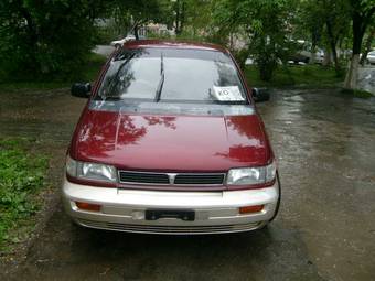 1993 Mitsubishi Chariot Pictures