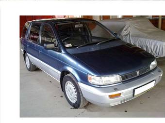 1993 Mitsubishi Chariot Photos
