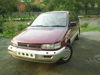 1993 Mitsubishi Chariot Photos