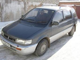 1994 Mitsubishi Chariot Pictures