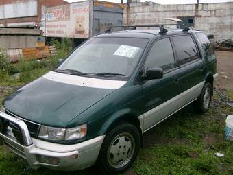 1995 Mitsubishi Chariot Photos