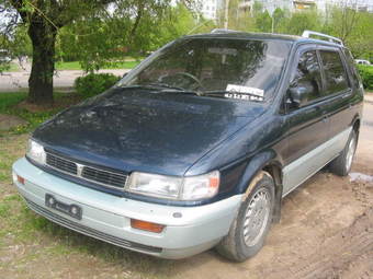 1996 Mitsubishi Chariot Photos
