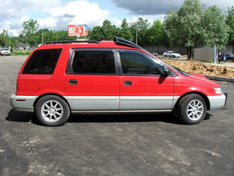 1996 Mitsubishi Chariot Pictures