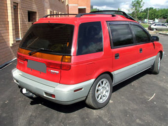 1996 Mitsubishi Chariot Photos