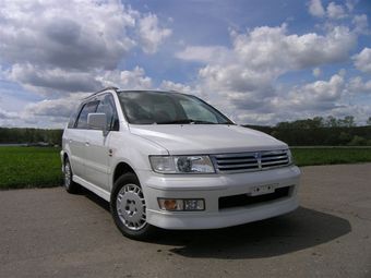 1998 Mitsubishi Chariot Photos
